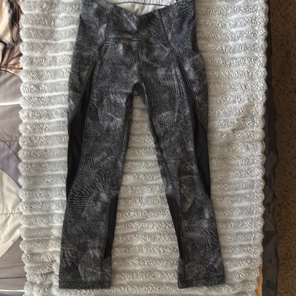 Lululemon Athletica Black and Gray Patterned Leggings